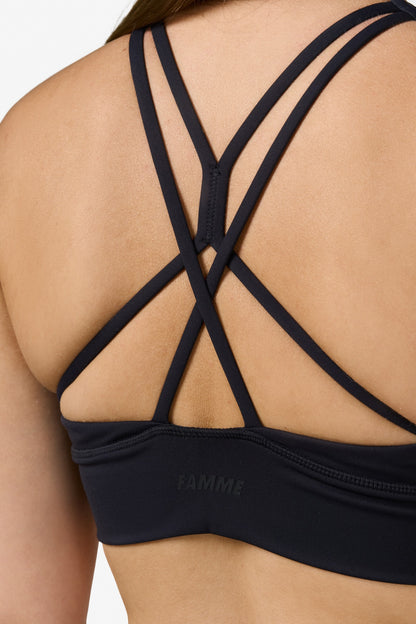 Black Signature Cross Sports Bra - for dame - Famme - Sports Bra