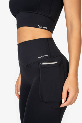 Schwarze Strumpfhose mit Tasche